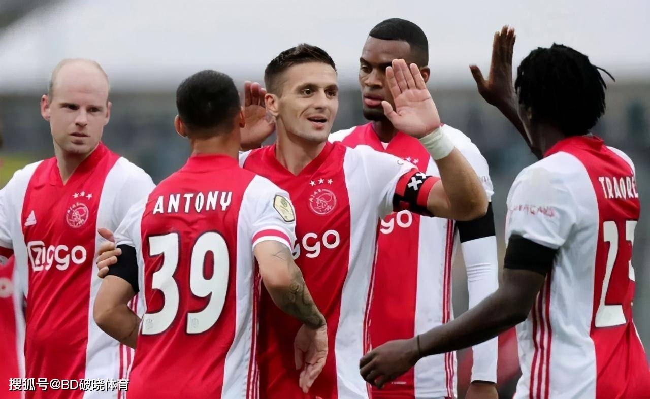 足球运动员 足球运动员