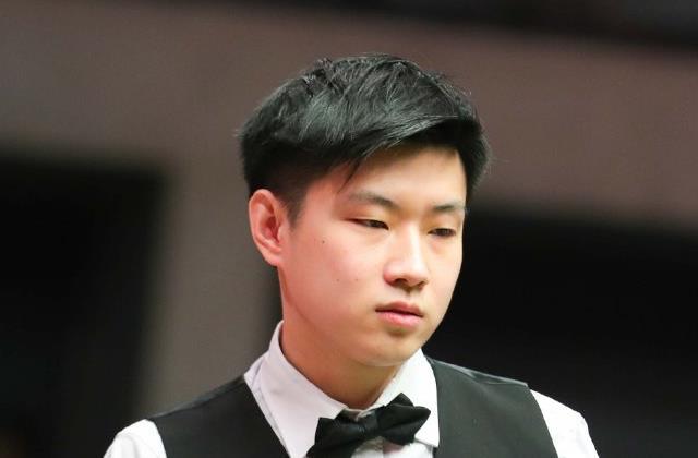 频频暴露出 频频暴露出